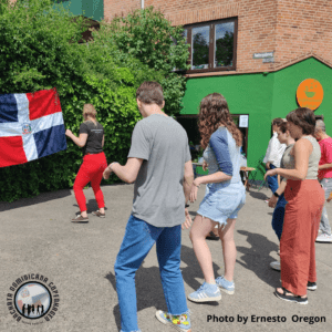 billede fra vores udendørs social dans og undervisning