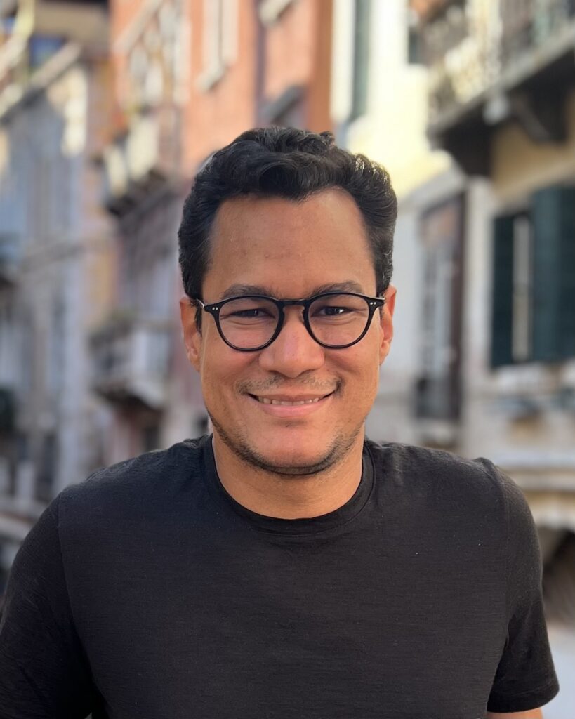 José